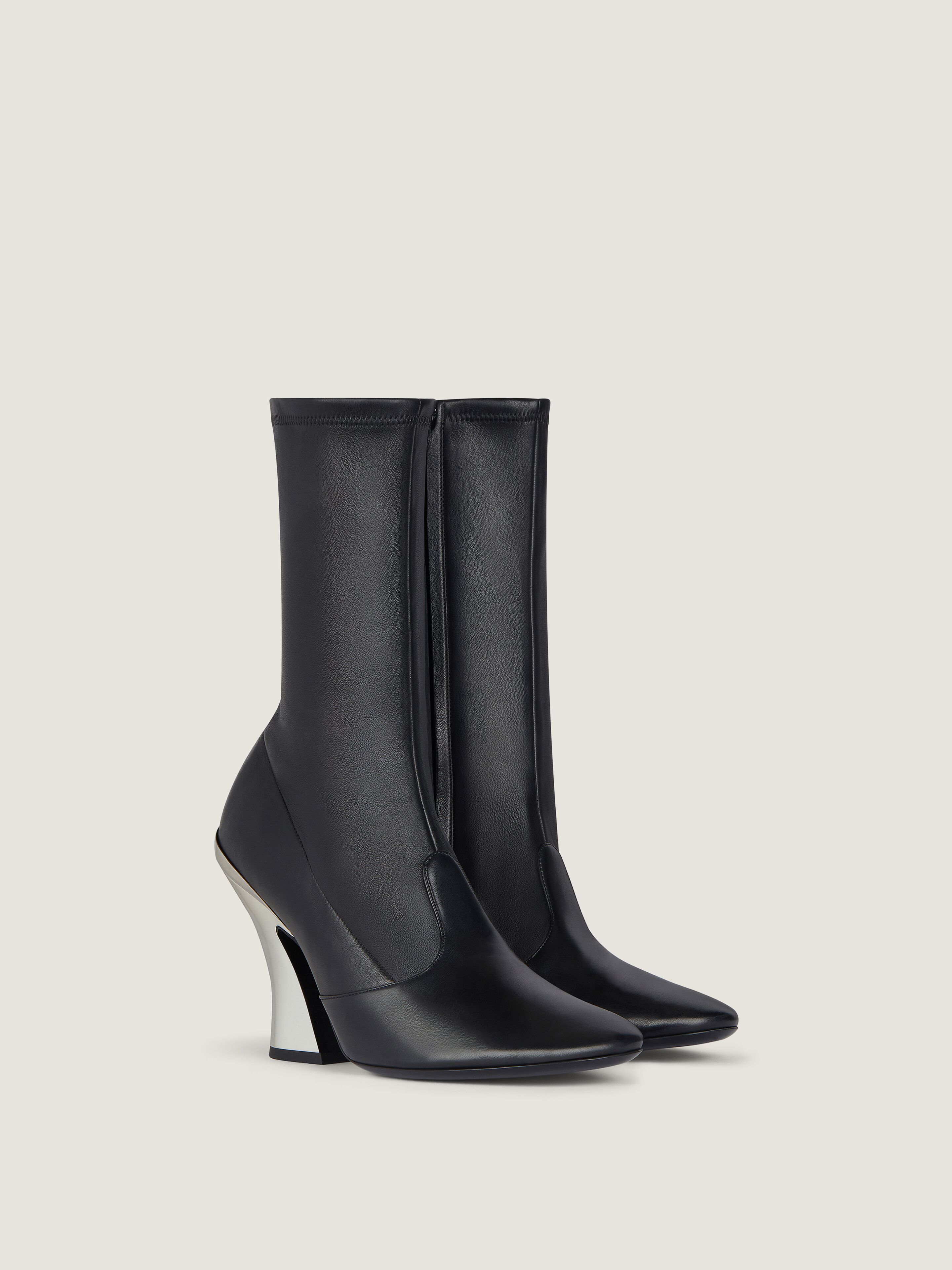 Sculpted ankle boots in nappa leather